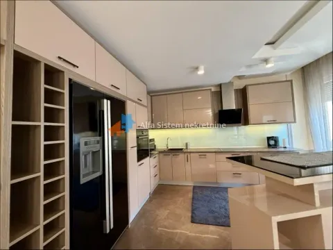 Rent, four bedroom apartment, 185m², Neimar, Vračar Sve Podlokacije - image 6