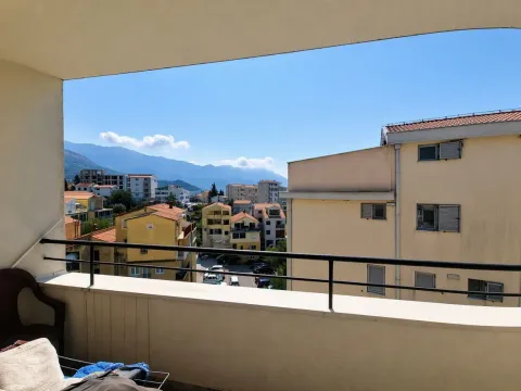 Rent, studio apartment, 35m², Bečići, Budva - image 2