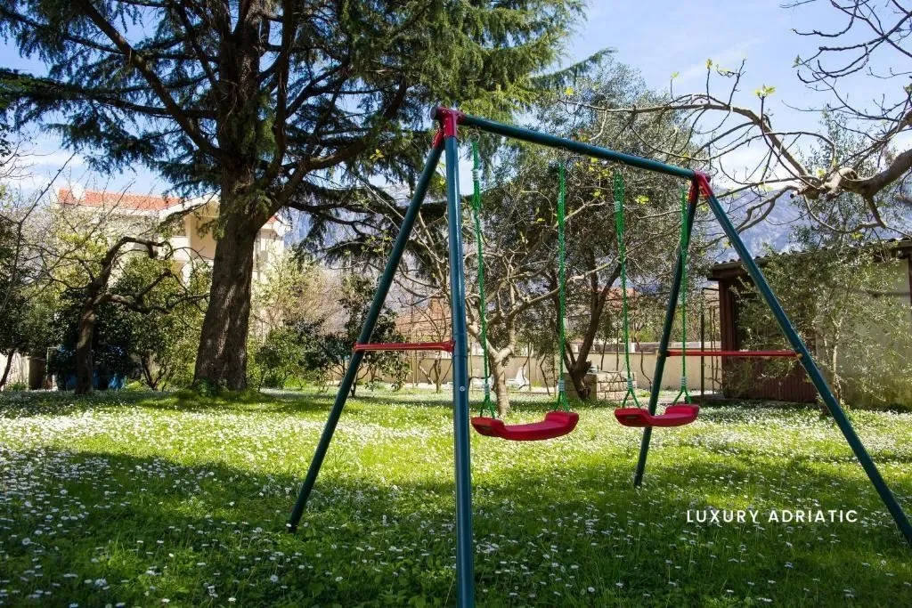 Sale, house, 670m², Prčanj, Kotor
