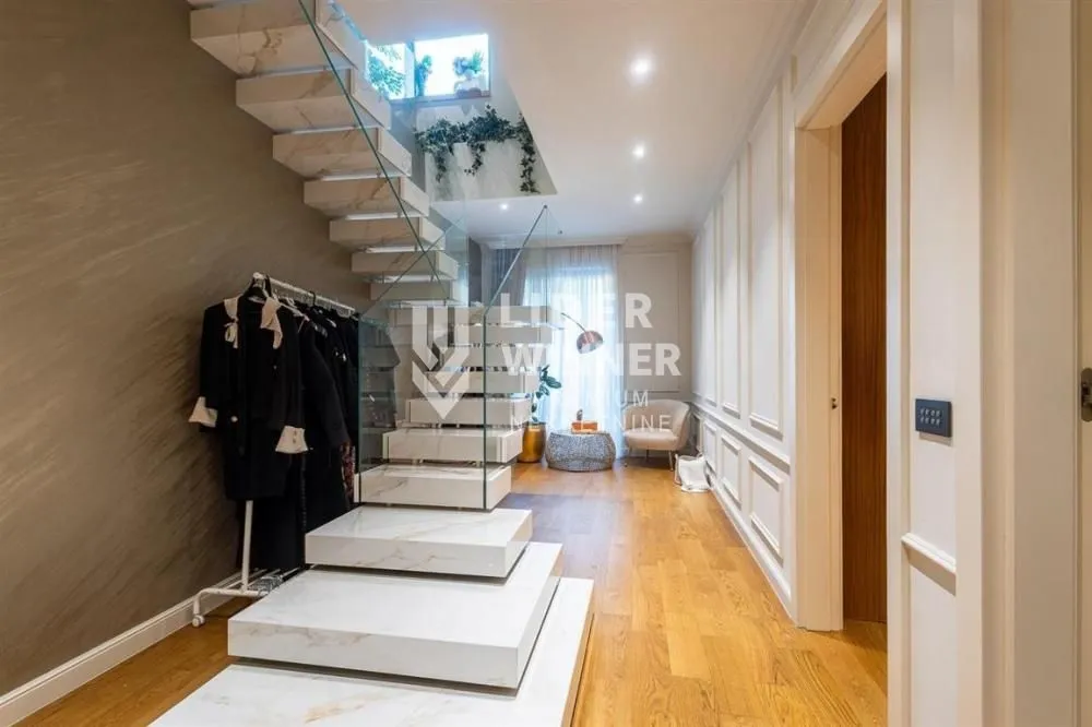 Sale, apartment, 244m², Stari Grad, Beograd