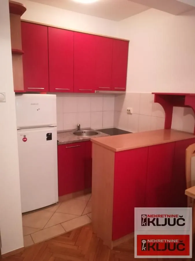 Izdavanje, jednosoban stan, 40m², Grbavica, Novi Sad Sve Podlokacije