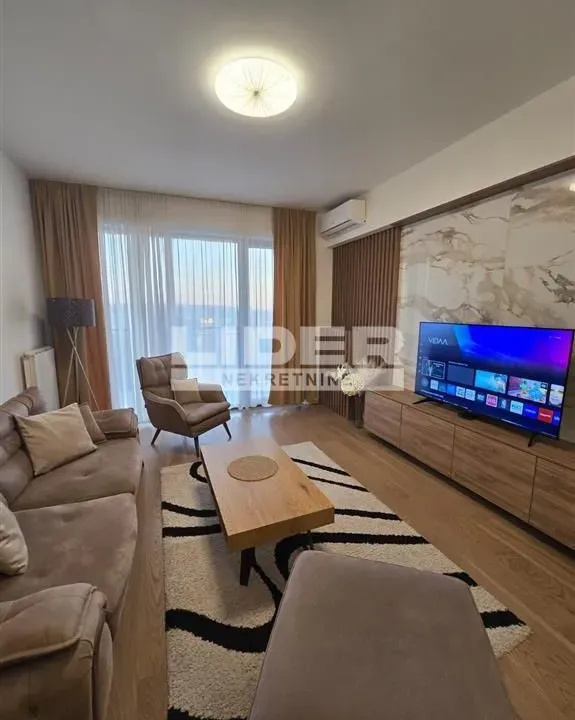 Izdavanje, trosoban stan, 86m², Savski Venac, Beograd