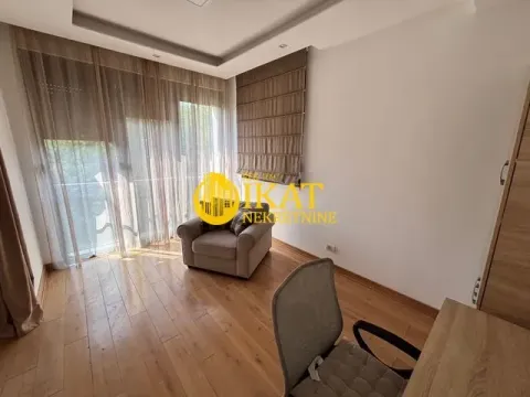 Izdavanje, trosoban stan, 114m², Savski Venac, Beograd - image 4