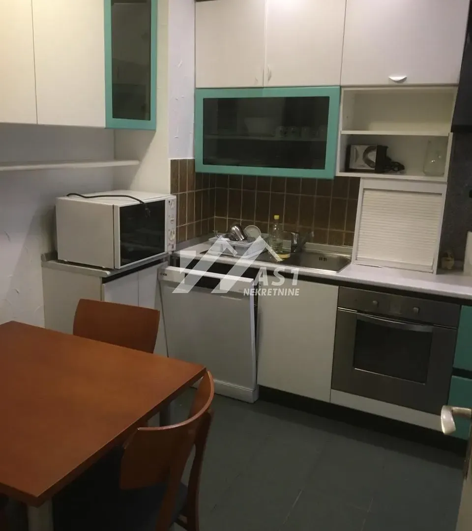 Izdavanje, trosoban stan, 83m², Liman 2, Novi Sad Sve Podlokacije