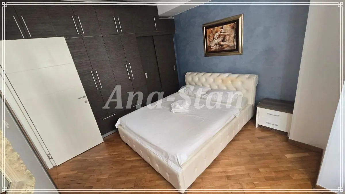 Izdavanje, trosoban stan, 89m², Savski Venac, Beograd