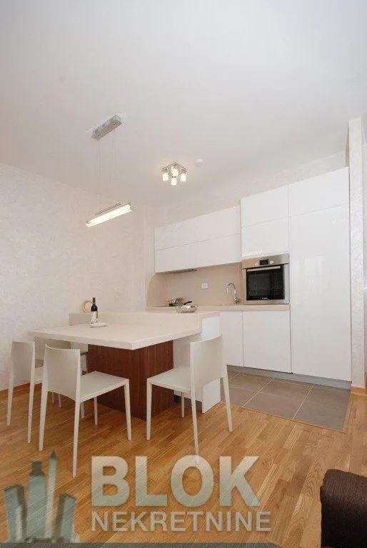 Izdavanje, dvosoban stan, 70m², City Kvart, Podgorica