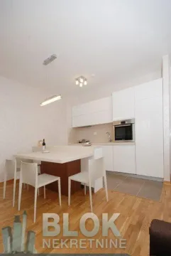 Izdavanje, dvosoban stan, 70m², City Kvart, Podgorica - image 2