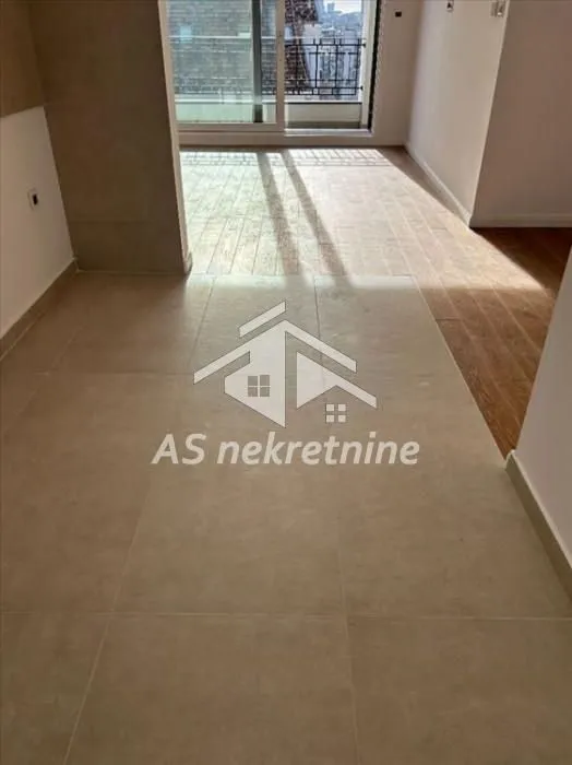 Izdavanje, trosoban stan, 71m², Čubura, Beograd