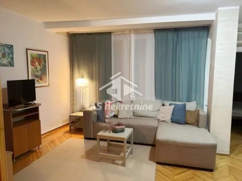 Izdavanje, trosoban stan, 67m2, Kalenić Pijaca, Vračar, Beograd Izdavanje, trosoban stan, 67m2, Kalenić Pijaca, Vračar, Beograd
