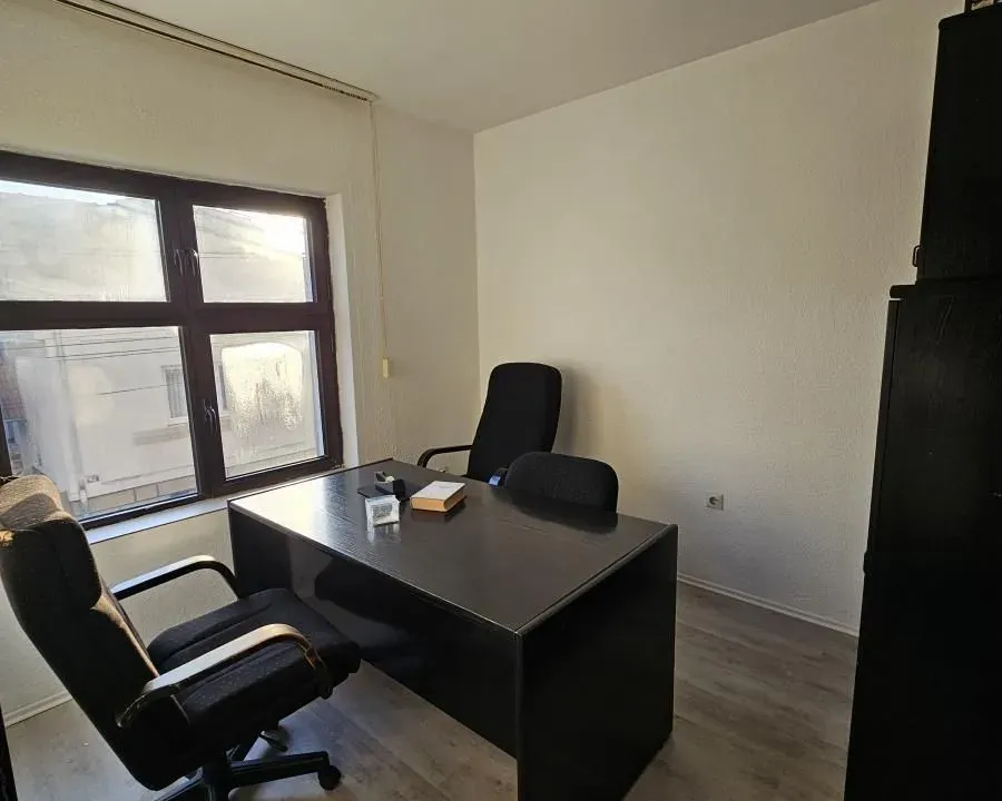 Izdavanje, poslovni prostor, 180m², Centar, Kragujevac