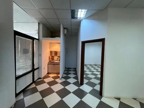 Izdavanje, poslovni prostor, 44m², Centar, Budva - image 2