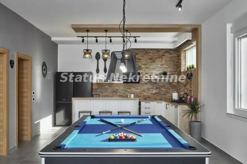 Izdavanje, kuća, 310m², Sremski Karlovci, Novi Sad