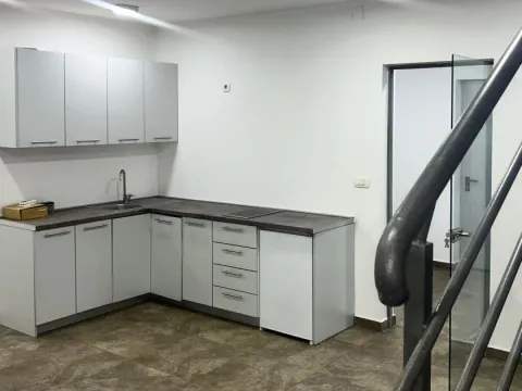 Rent, office space, 251m², Tološka šuma, Podgorica - image 4