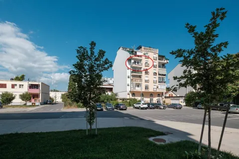 Vanjski izgled stambene zgrade sa označenim stanom. - image 10