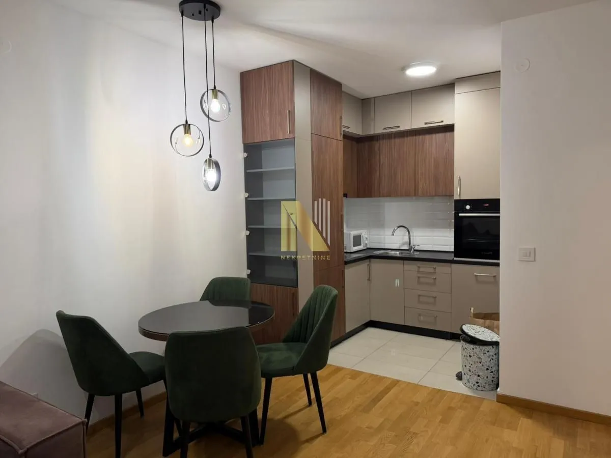 Izdavanje, dvosoban stan, 45m², Novi Sad, Srbija