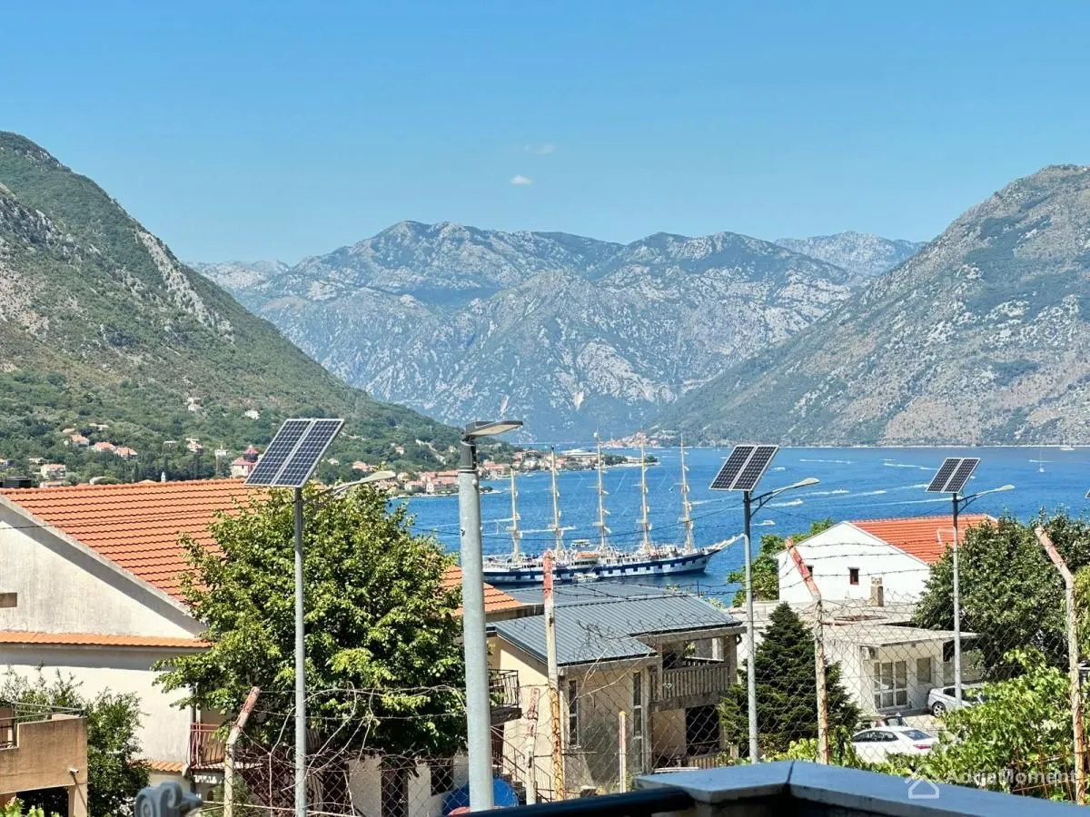 Sale, one bedroom apartment, 54m², Dobrota, Kotor