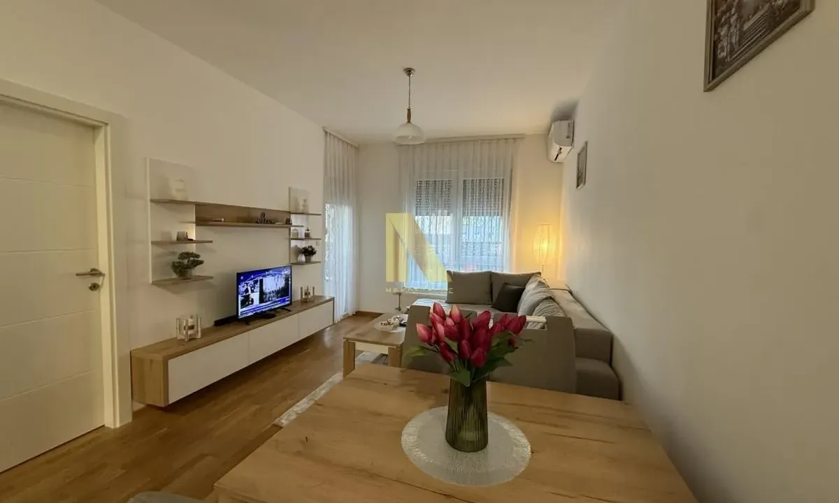 Izdavanje, dvosoban stan, 37m², Adamovićevo Naselje, Novi Sad Sve Podlokacije