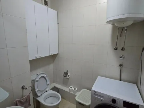 Izdavanje, dvosoban stan, 70m², Stari Aerodrom, Podgorica - image 7