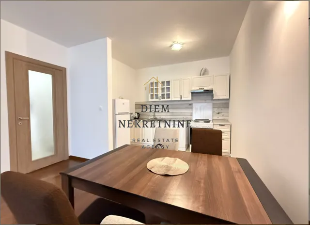 Izdavanje, dvosoban stan, 72m², Master Kvart, Podgorica