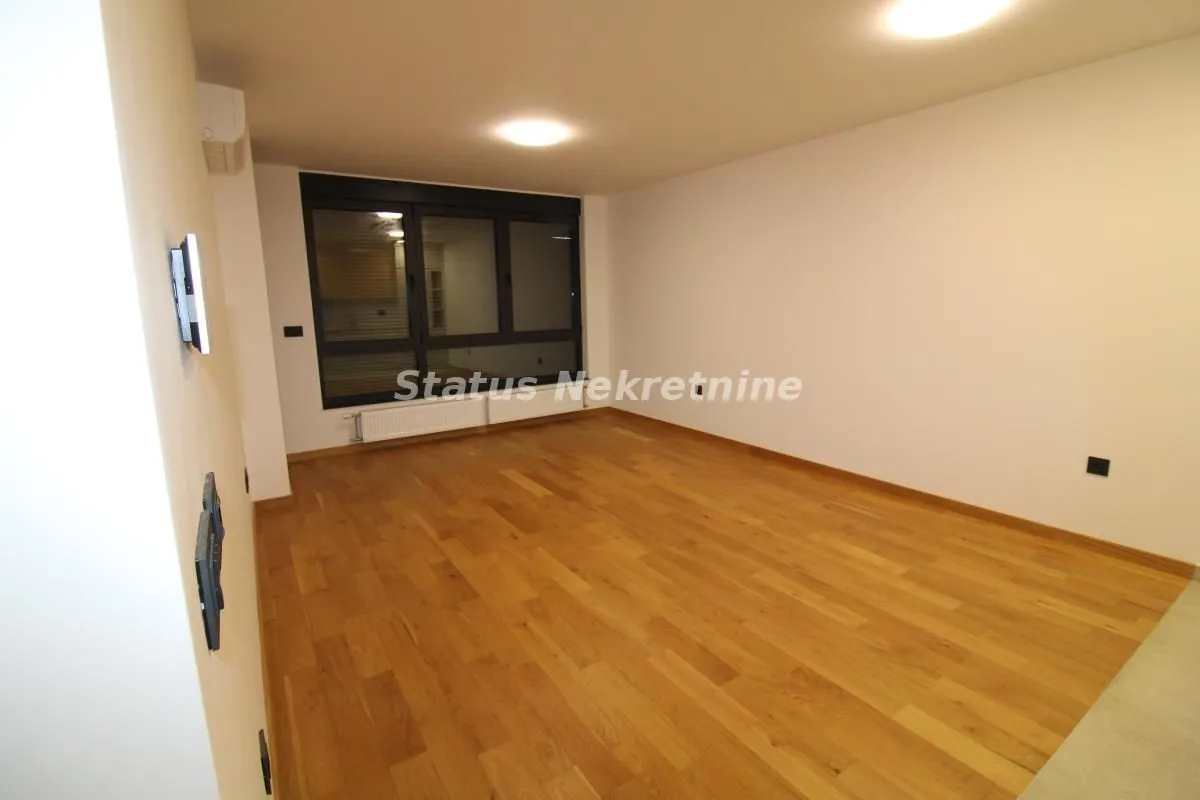Izdavanje, trosoban stan, 60m², Sajmište, Novi Sad