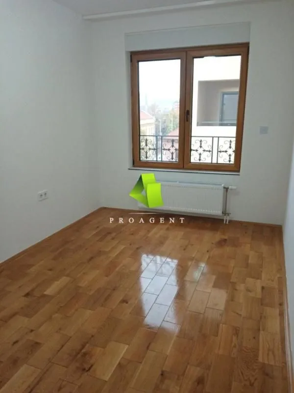 Rent, office space, 93m², Medijana, Niš