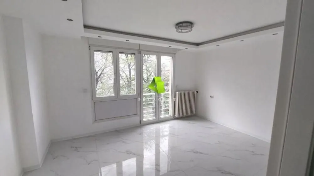 Rent, office space, 52m², Medijana, Niš