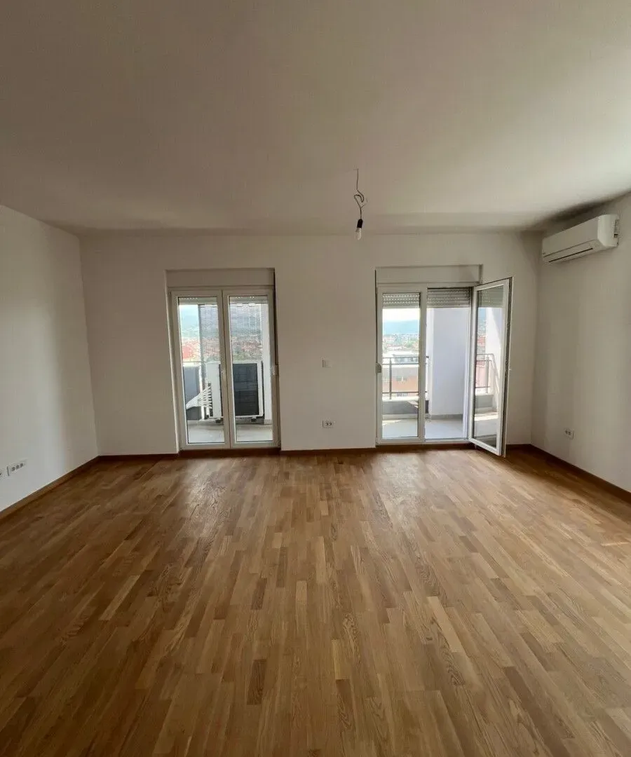 Prodaja, trosoban stan, 104m², Stari Aerodrom, Podgorica