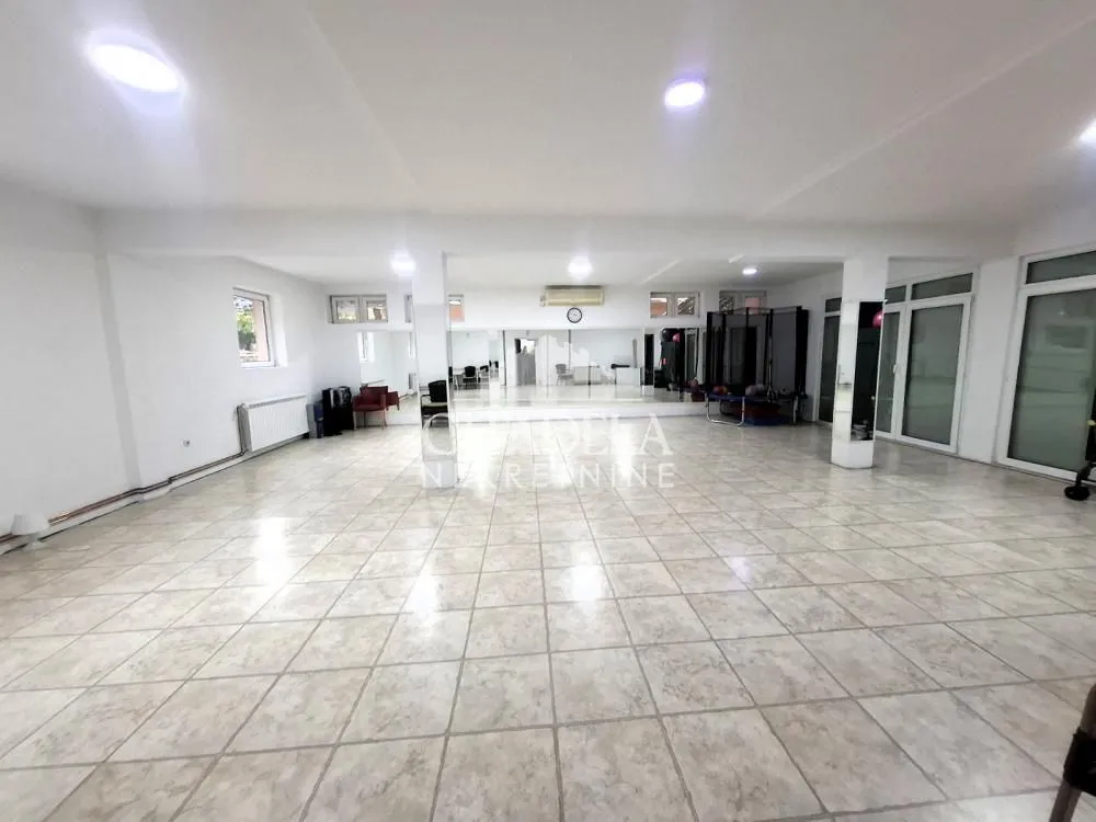 Izdavanje, poslovni prostor, 90m², Skojevsko Naselje, Beograd