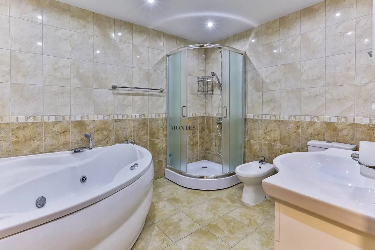 Rent, three bedroom apartment, 140m², Centar, Budva