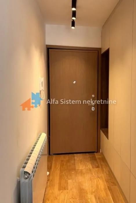 Izdavanje, trosoban stan, 65m², Kalenić Pijaca, Vračar Sve Podlokacije