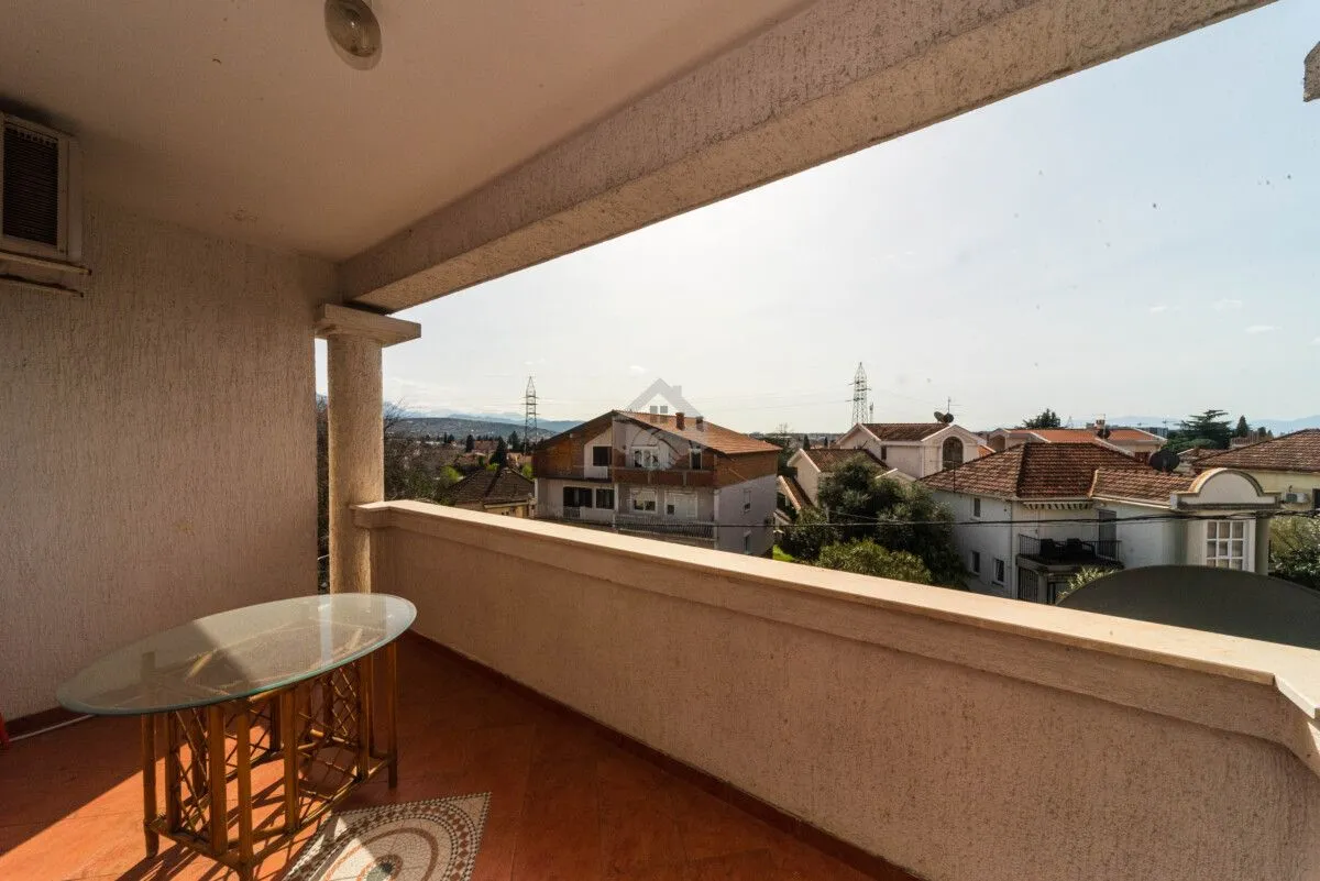 Rent, three bedroom apartment, 115m², Gorica C, Podgorica