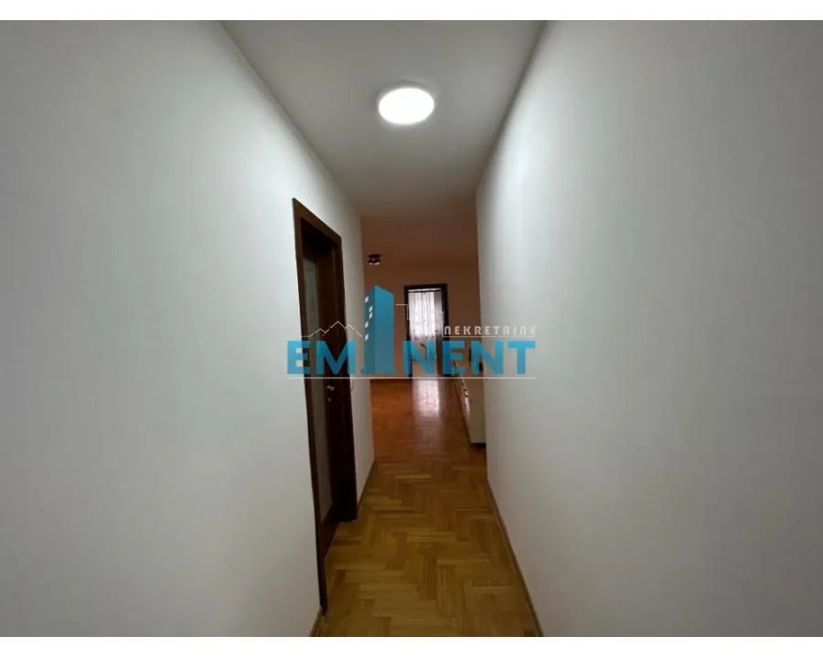 Izdavanje, trosoban stan, 80m², Autokomanda, Voždovac Sve Podlokacije