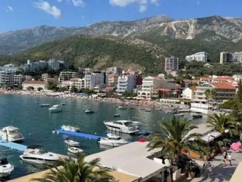 Rent, two bedroom apartment, 80m², Rafailovići, Budva - image 6