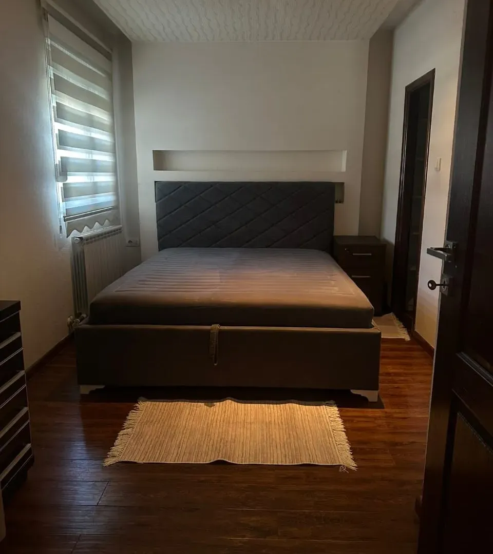 Izdavanje, dvosoban stan, 75m², Konik, Podgorica