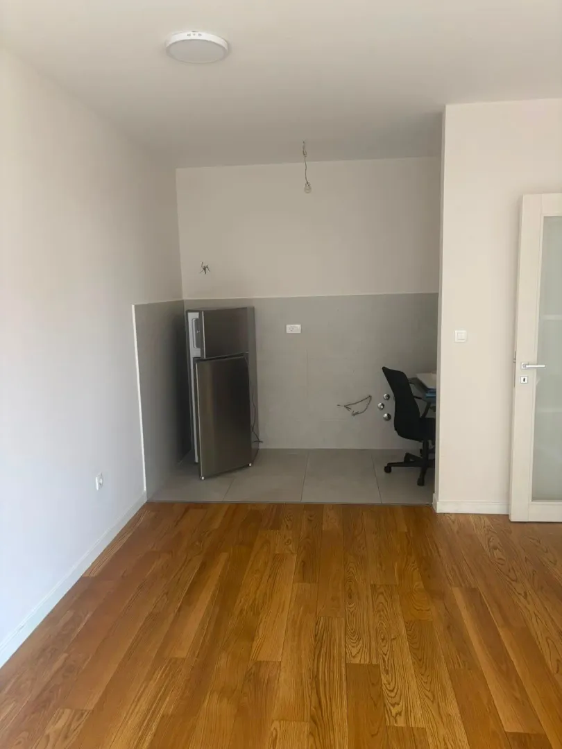 Izdavanje, dvosoban stan, 70m², Central Point, Podgorica