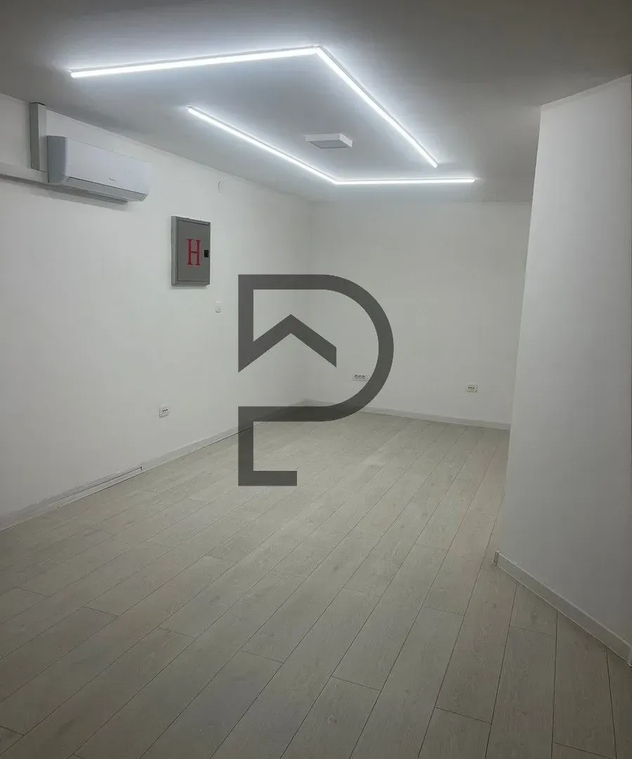 Rent, office space, 294m², Blok 6, Podgorica