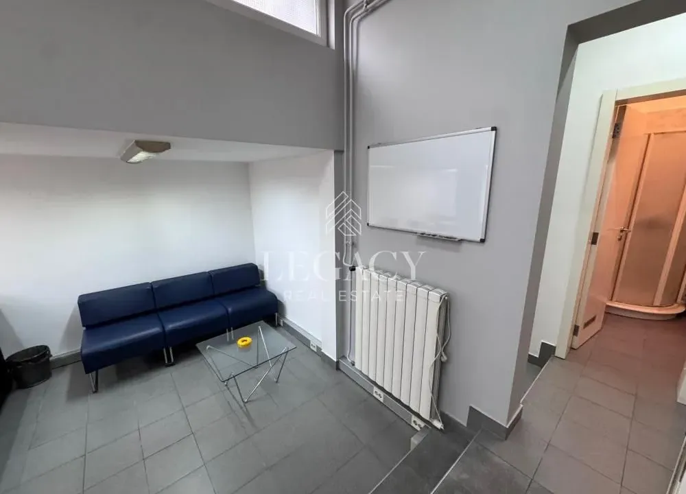 Rent, office space, 64m², Južni Bulevar, Vračar Sve Podlokacije