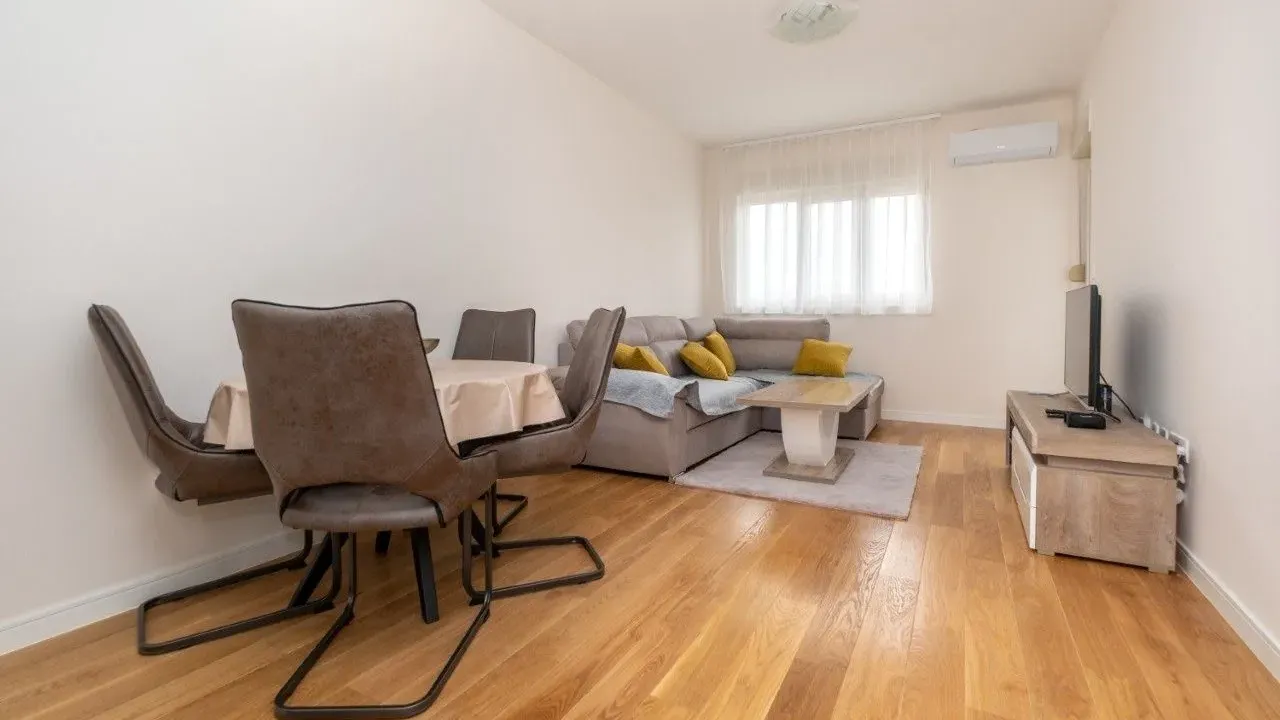 Izdavanje, jednosoban stan, 47m², Central Point, Podgorica