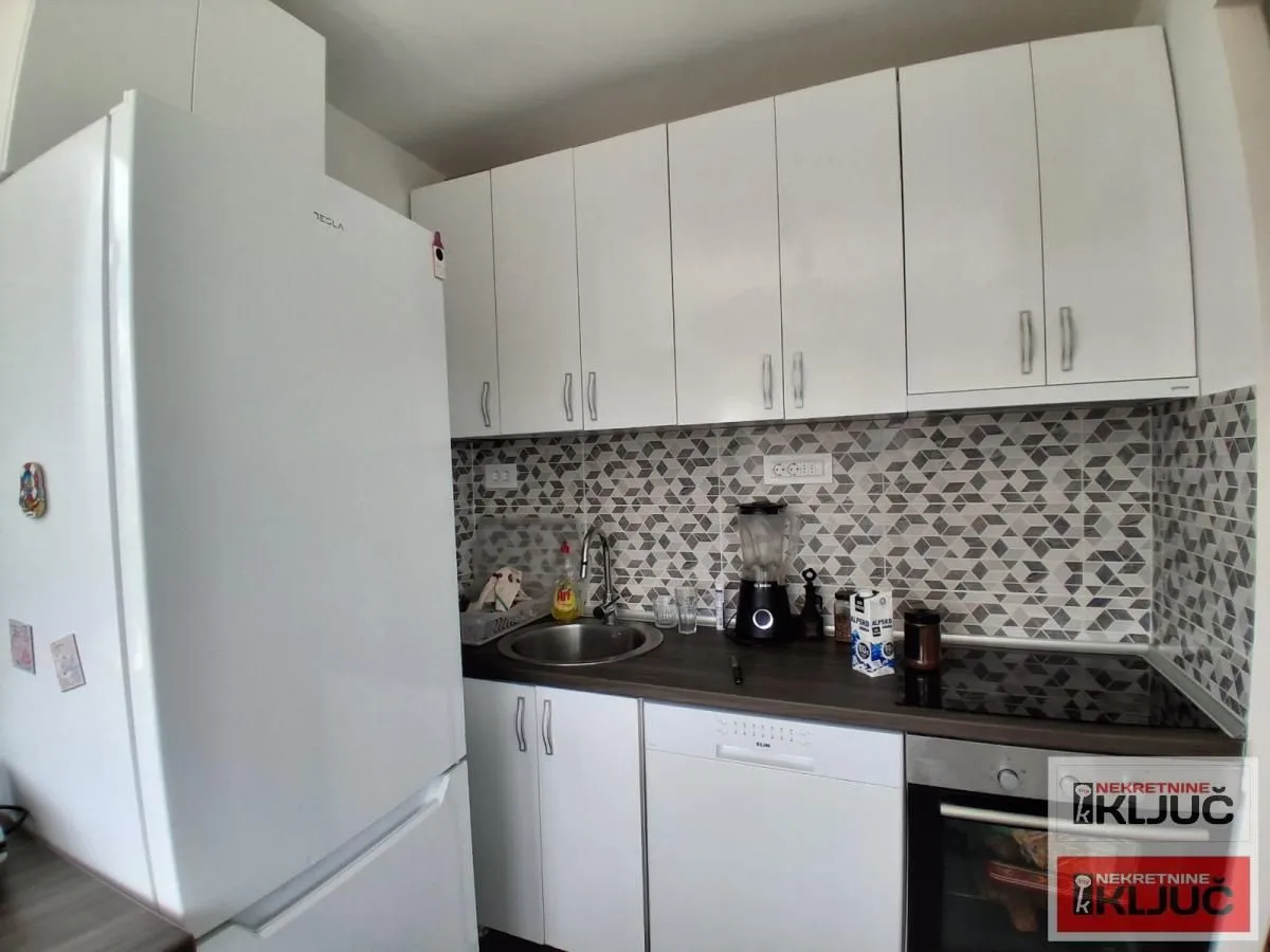 Prodaja, trosoban stan, 76m², Socijalno, Novi Sad Sve Podlokacije
