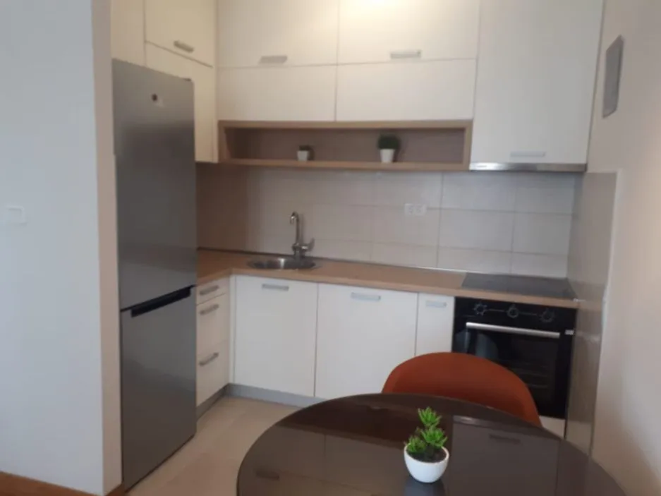 Izdavanje, jednosoban stan, 42m², City Kvart, Podgorica