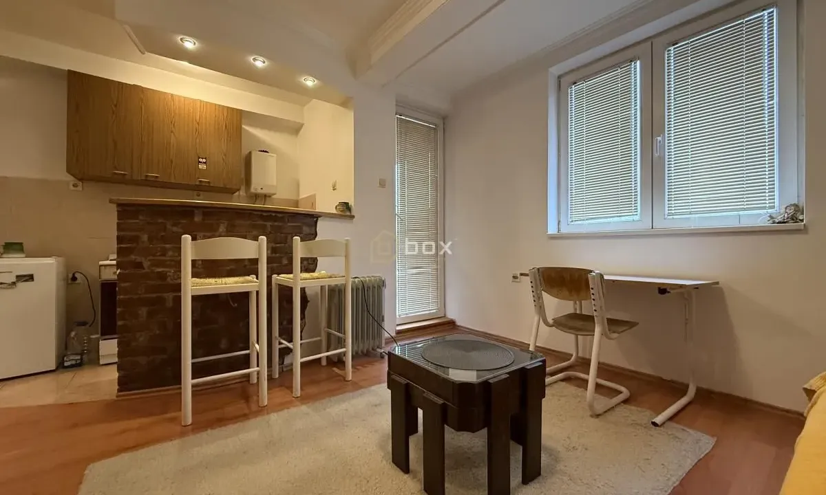 Prodaja, garsonjera, 26m², Palilula, Niš