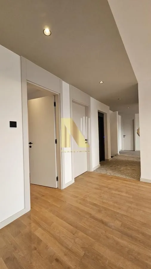 Prodaja, stan, 221m², Bulevar patrijarha Pavla, Novi Sad Sve Podlokacije