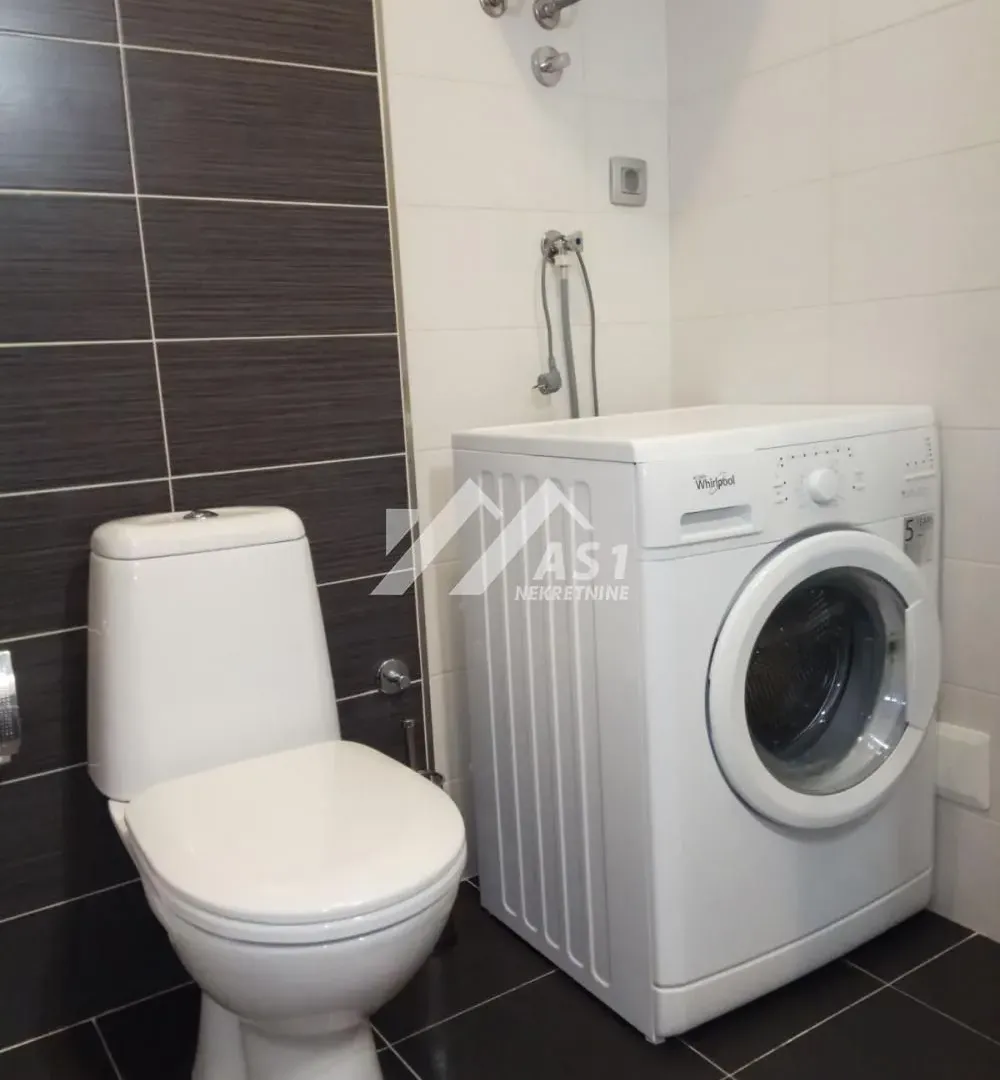 Izdavanje, dvosoban stan, 46m², Centar, Novi Sad