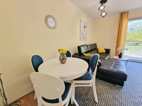 Rent, two bedroom apartment, 81m², Bečići, Budva - image 4