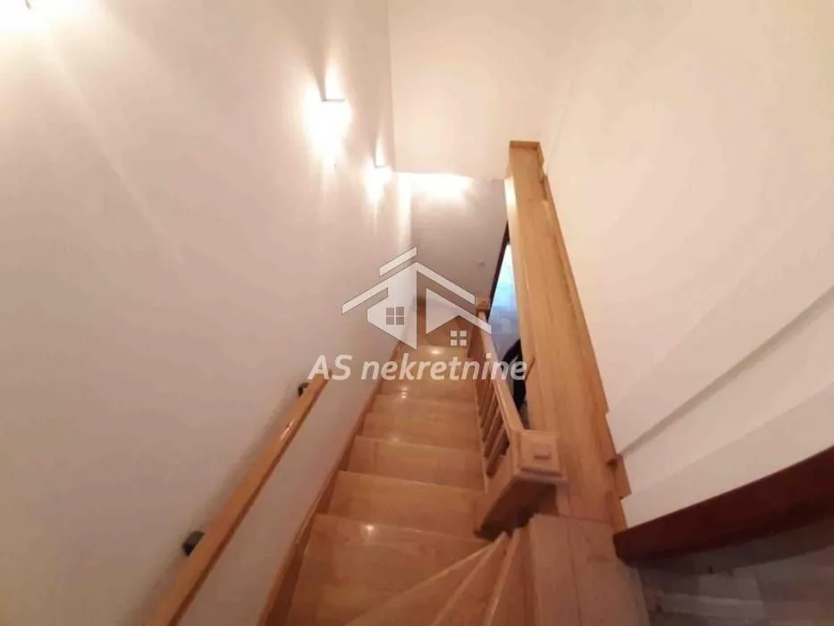 Izdavanje, kuća, 220m², Savski Venac, Beograd