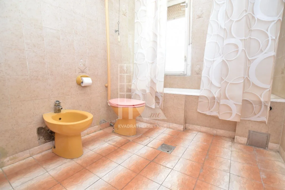 Sale, house, 240m², Dahna, Podgorica
