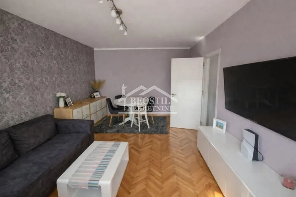 Prodaja, dvosoban stan, 61m², Resnik, Beograd