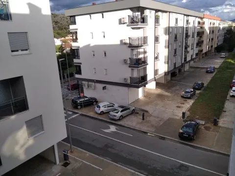 Izdavanje, dvosoban stan, 70m², Dalmatinska ulica, Podgorica - image 2