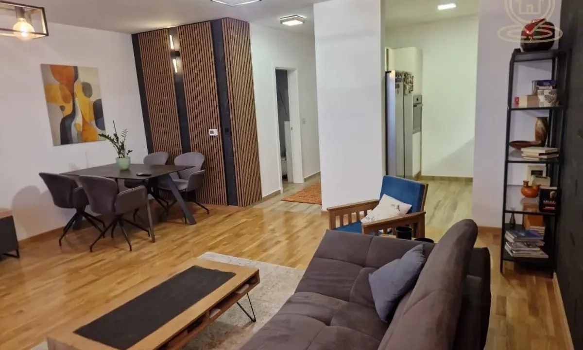 Prodaja, četvorosoban stan, 98m², Petrovaradin, Novi Sad