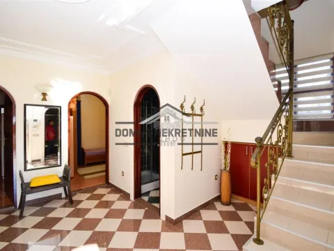 Rent, house, 200m², Donja Gorica, Podgorica - image 16